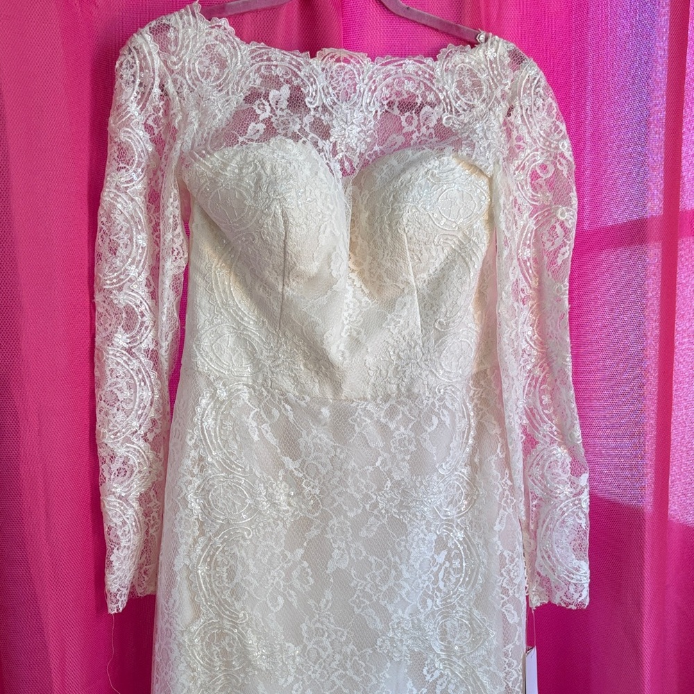 Signature Vintage Ivory Lace Long Sleeve Wedding Dress
